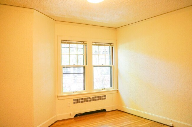 Building Photo - Stunning 1930s Townhouse in Spanish-style ...