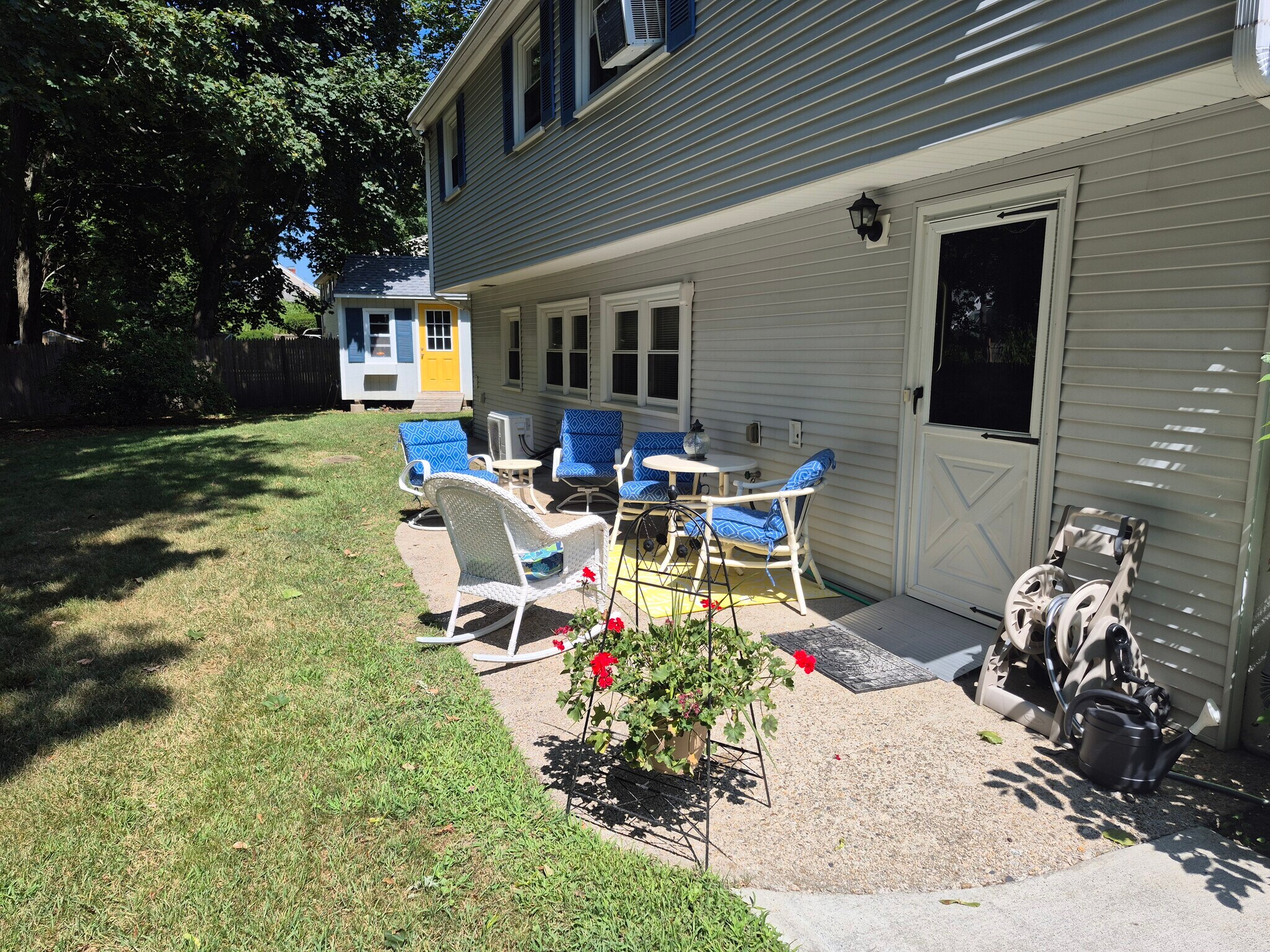Private patio - 65 Princeton Ave