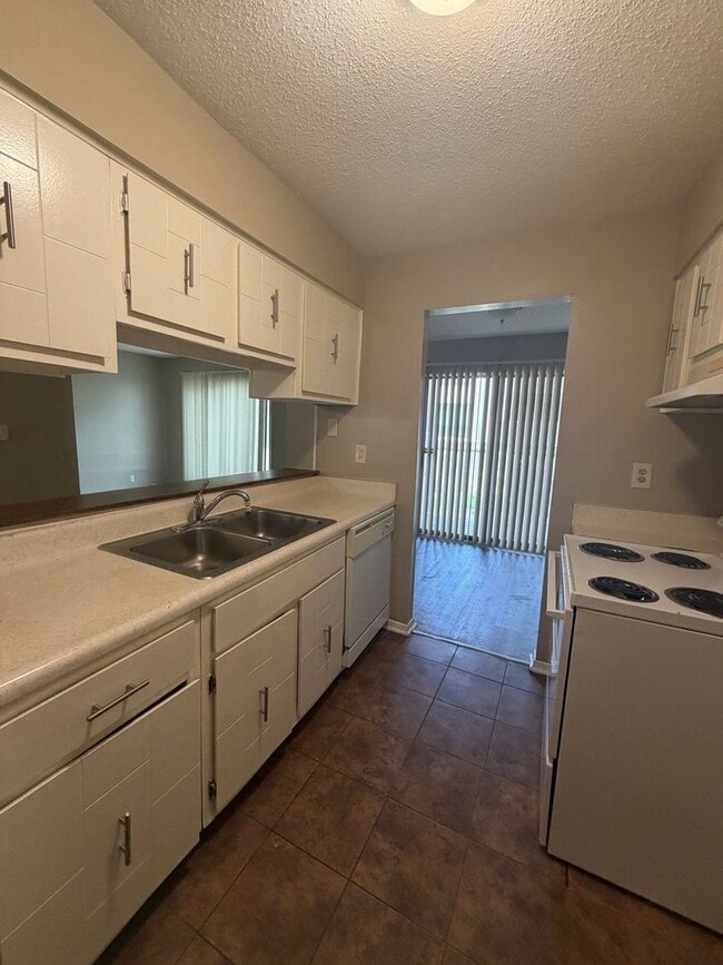 Building Photo - 2 bed 2 bath apartment | Hickory Hill