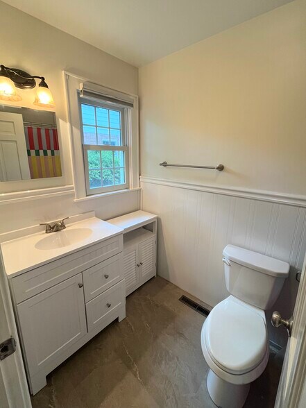 Building Photo - 1105 Flanders Pl