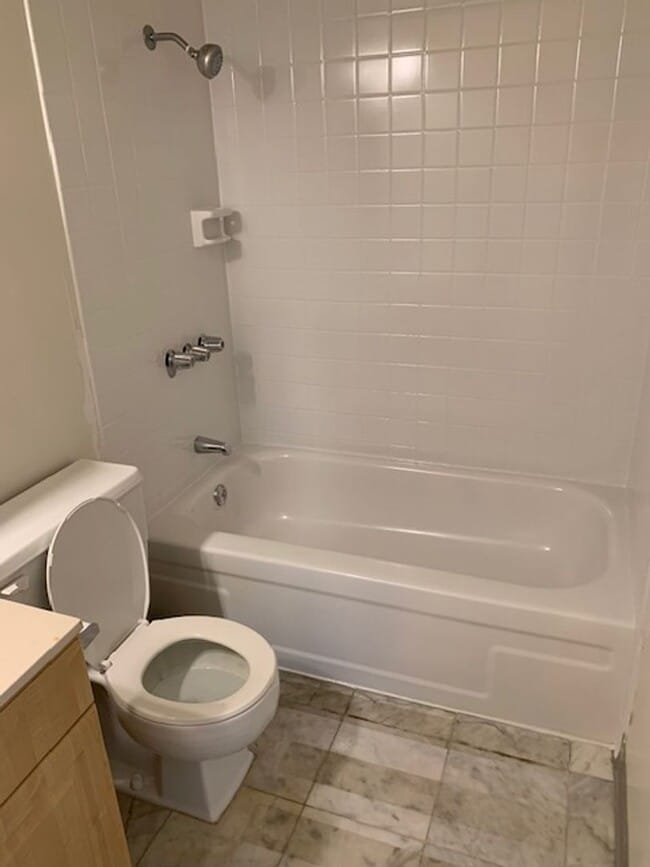 Building Photo - Lilikoi Building (Salt Lake) 1 bedroom, 1 ...