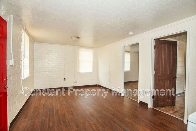 Building Photo - 743 Woodard Ave