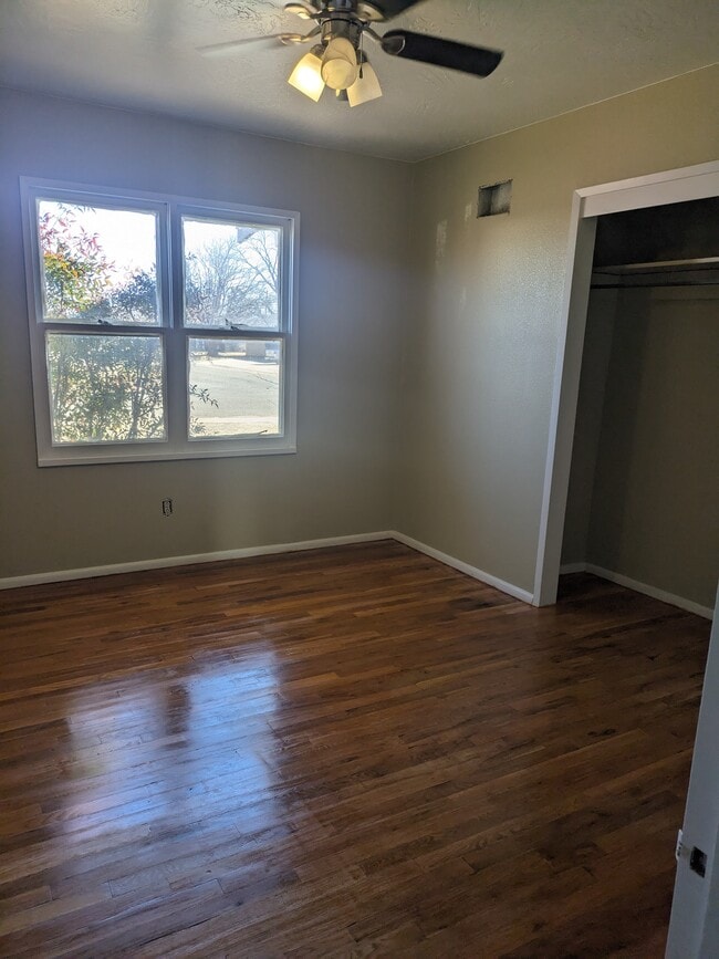 Building Photo - 208 Acoma Dr