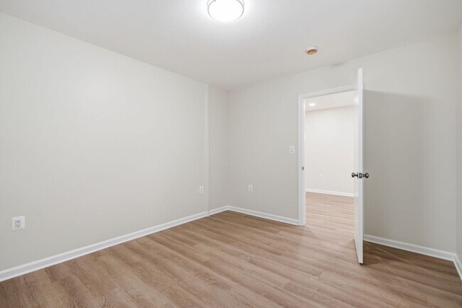 Building Photo - 18 Grandin Cir