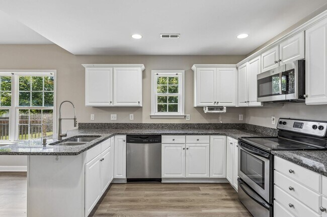 Building Photo - 2601 Danbury Cir