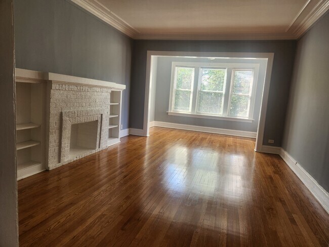 Building Photo - 3036 W Leland Ave