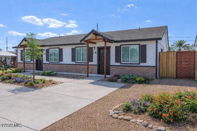Building Photo - 502 S Crismon Rd