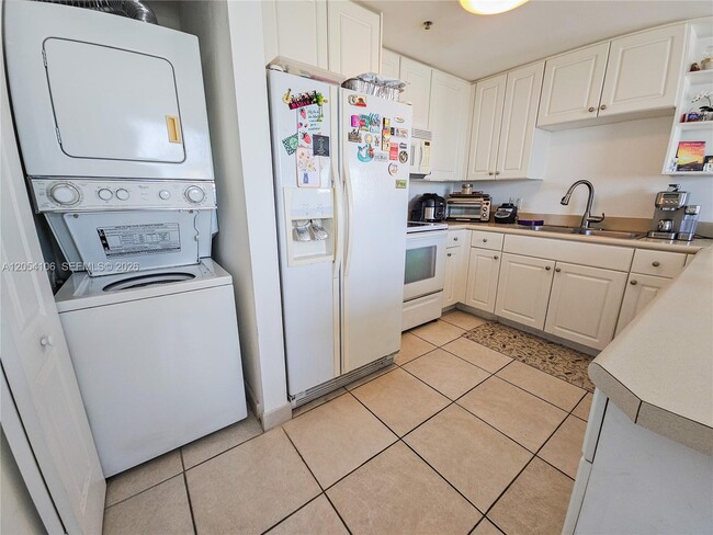 Building Photo - 1627 SW 37th Ave