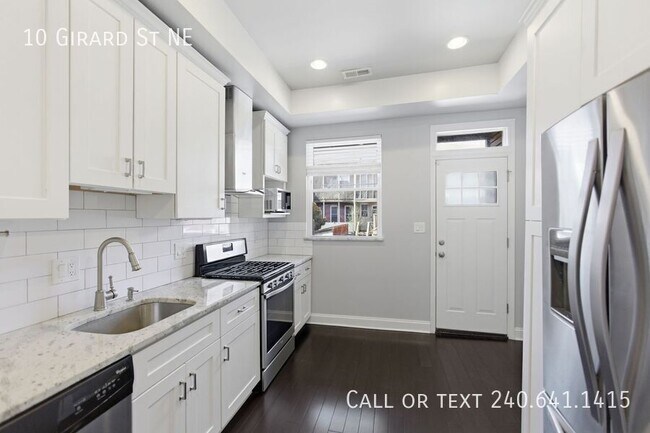 Building Photo - 10 Girard St NE