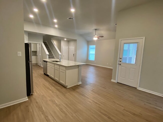 Building Photo - Want luxury living in Medina County...Look no further...Amanda Park is it!
