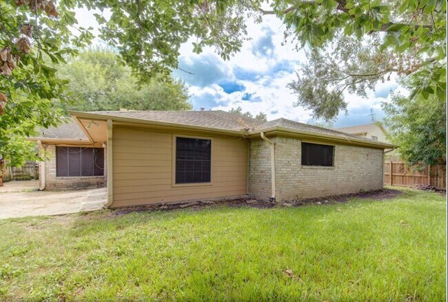 Building Photo - 10727 Sagewillow Ln