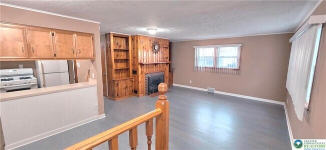 Building Photo - 1103 N Van Buren St