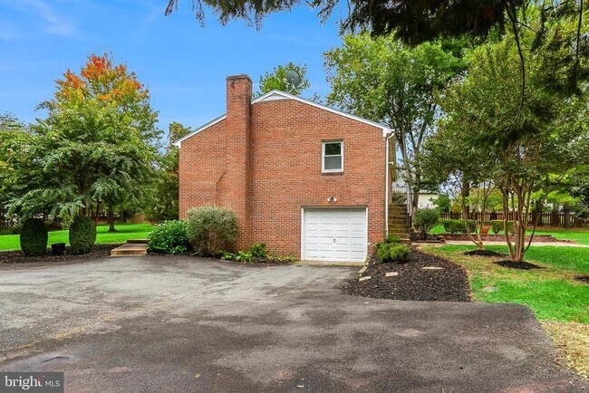 Building Photo - 43594 Hay Rd