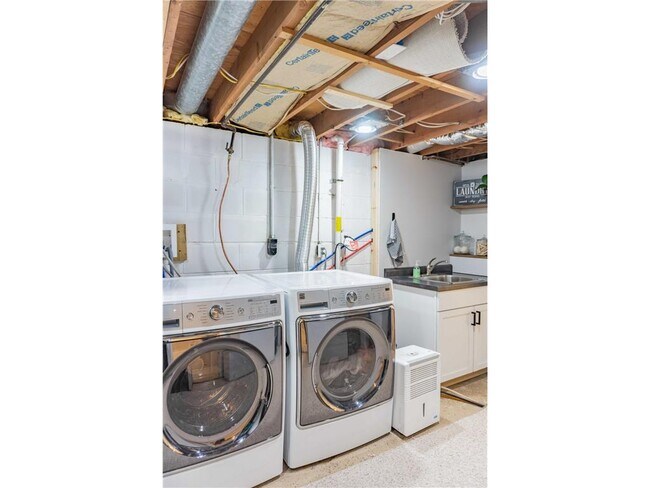 Building Photo - 112514 E Washington Ln