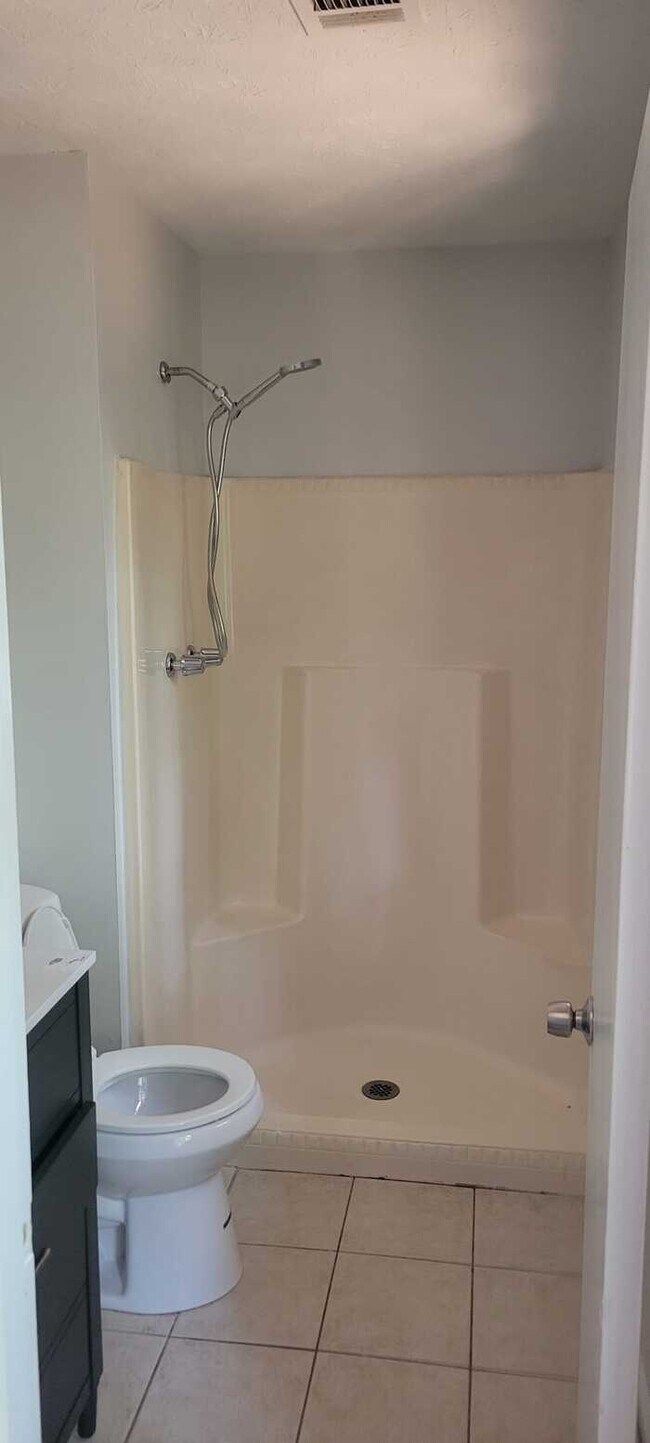 Building Photo - Three Bedroom Split Level Home/Unfinished Basement