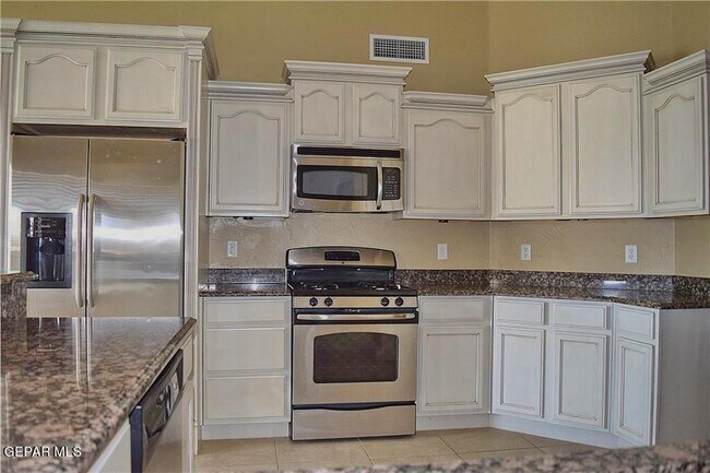Building Photo - 14016 Rainbow Point Dr