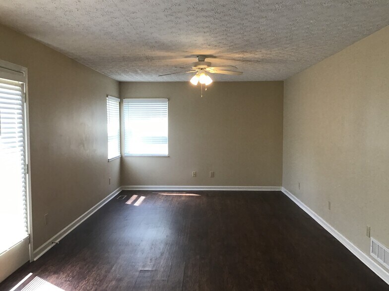 Building Photo - 7366 Murrayfield Dr