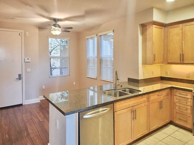 Building Photo - 12842 Palm St