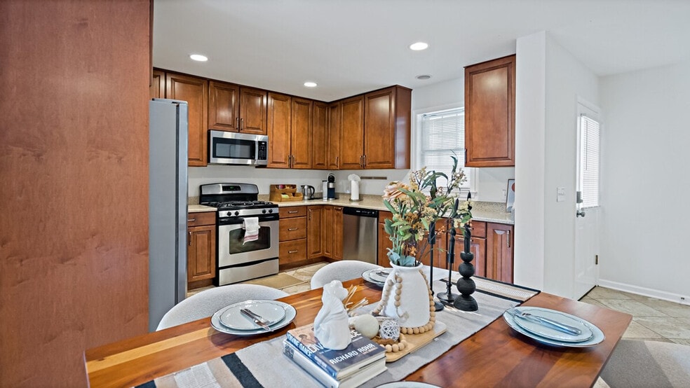 Building Photo - 6365 Columbia Pike