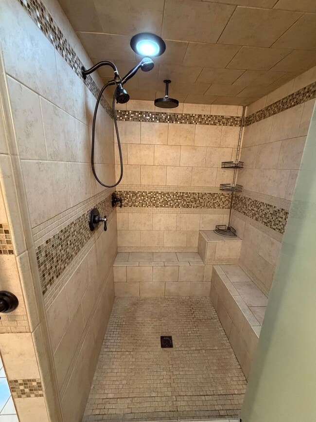 Building Photo - 4 Bed 3 Bath In West Alamo