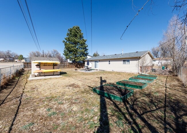 Building Photo - 3 Bedroom/1 bath in Cheyenne Mountain area