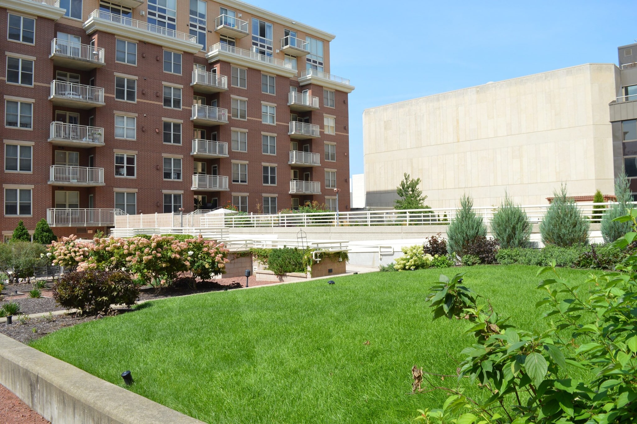 Building Photo - 333 W Mifflin St