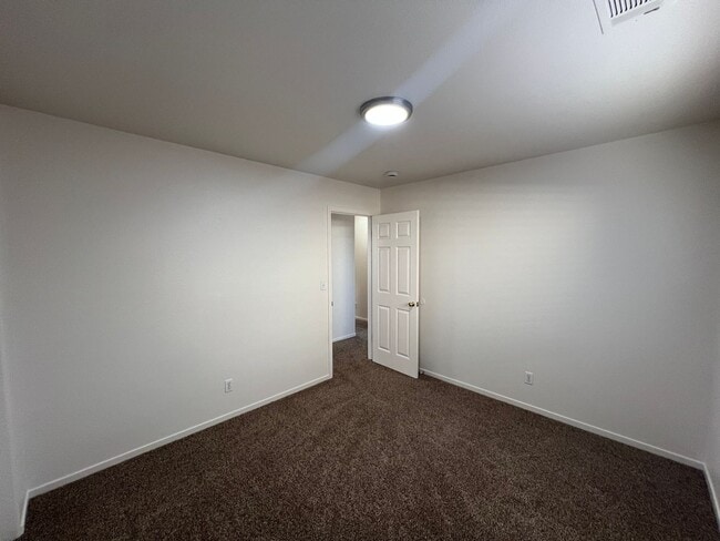 Building Photo - Single story home located in Waterford!