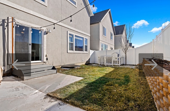 Building Photo - 437 S Burr Oak Ln