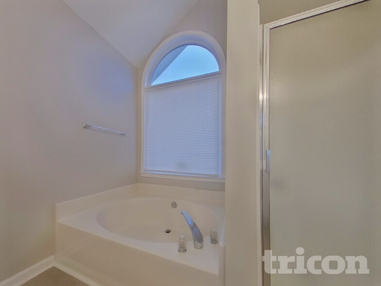 Building Photo - 4901 Martin Farms Rd