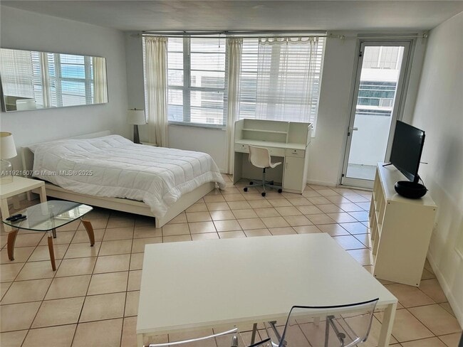 Building Photo - 100 Lincoln Rd