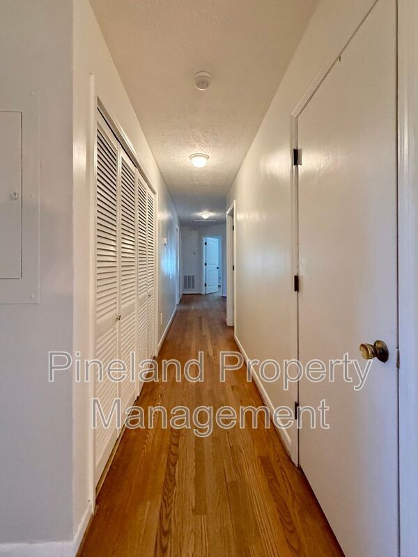 Building Photo - 1521 Paisley Ave