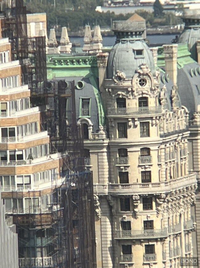 Building Photo - 1 W 60th St