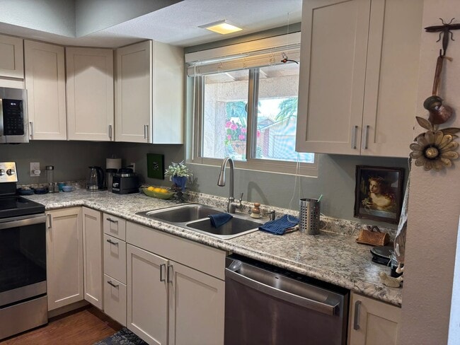 Building Photo - Enjoy this cozy 2 Bedroom, 1.75 Bathrooms, 1.5 Car Garage home in Premier Active Adult Resort Sty...