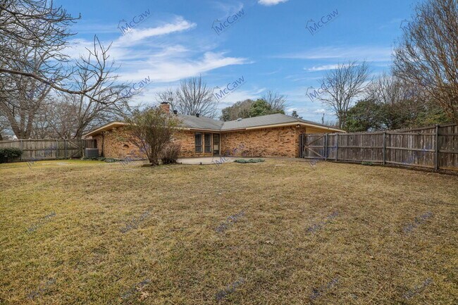 Building Photo - 213 Gregory Dr