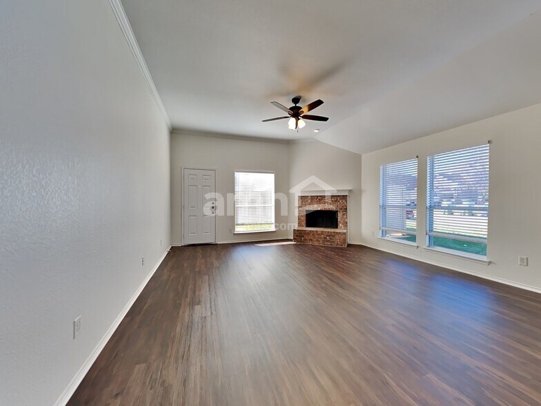 Building Photo - 515 Hampton Ct