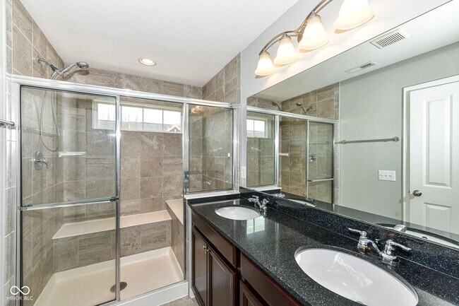 Building Photo - 9050 Mercer Dr