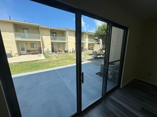 Building Photo - Great Two Bedroom-Freshly Remodeled-$500.0...