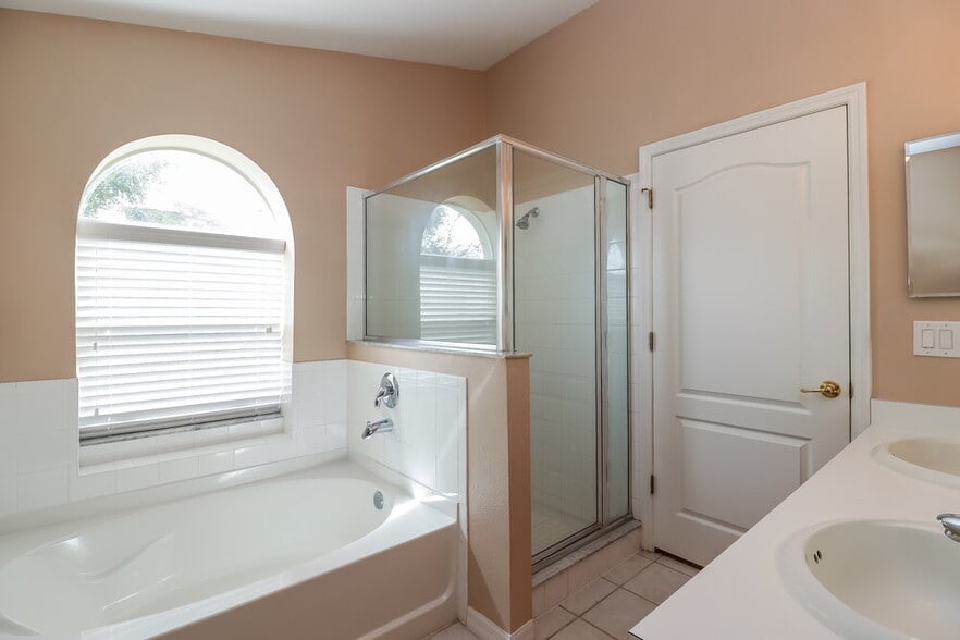 Building Photo - 30800 Birdhouse Dr