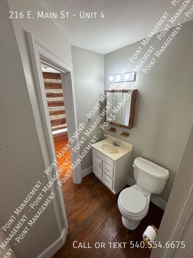 Building Photo - 216 E Main St