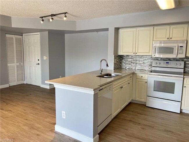 Building Photo - 1205 Wildwood Lakes Blvd