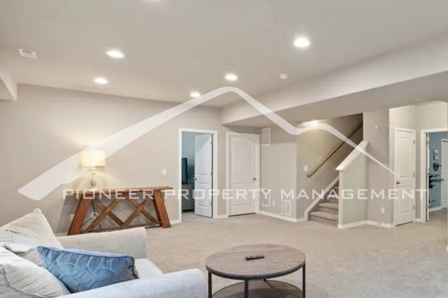 Building Photo - 8425 Mayfly Dr