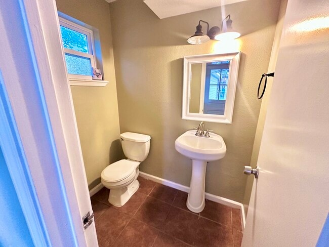 Building Photo - 17502 Cassina Dr