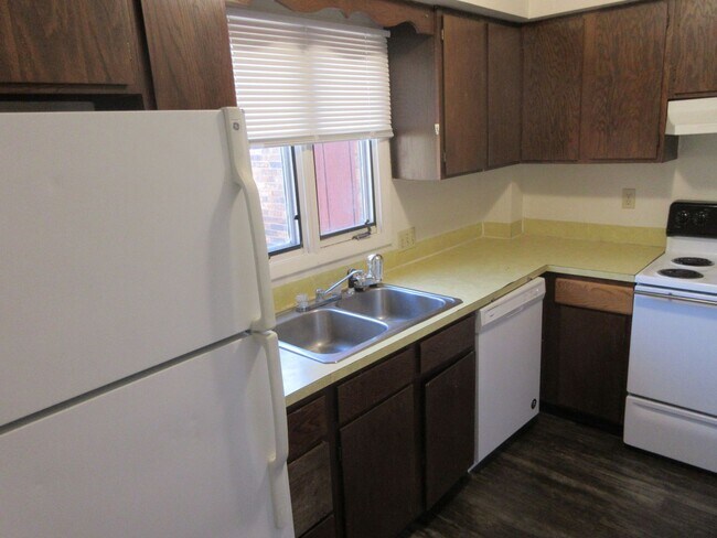 Building Photo - 1803 S Gillette Ave