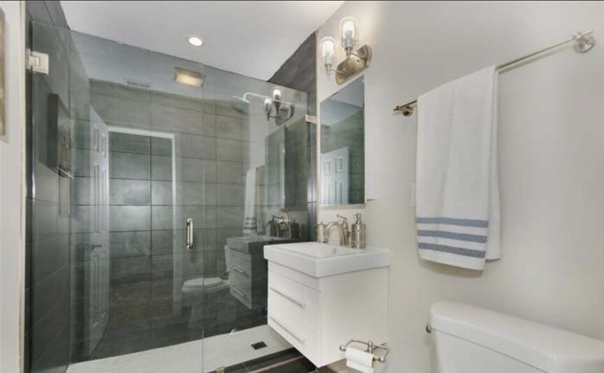 Building Photo - 4028 Hope St