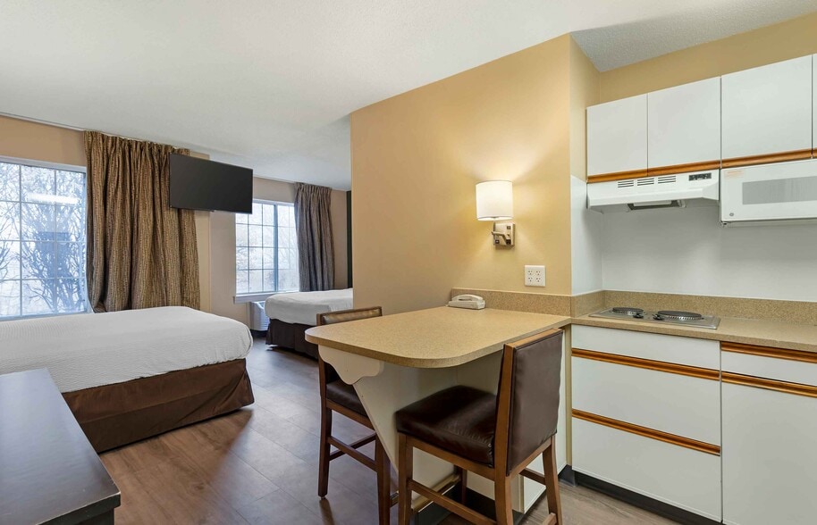 Building Photo - Furnished Studio-St. Louis - Airport - Central