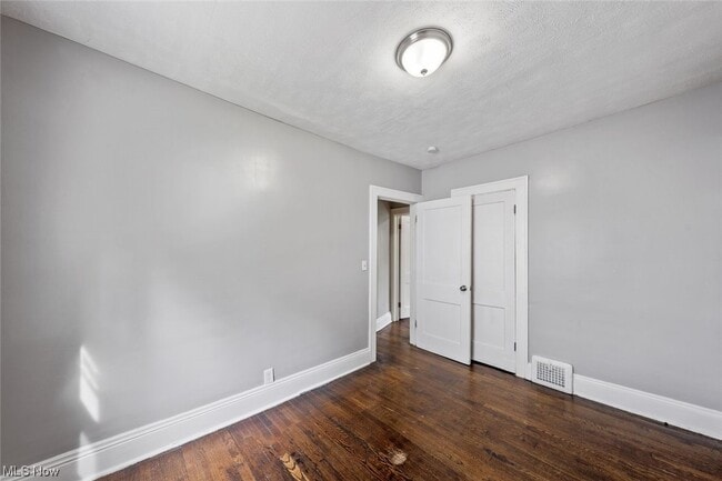 Building Photo - 3035 W 116th St