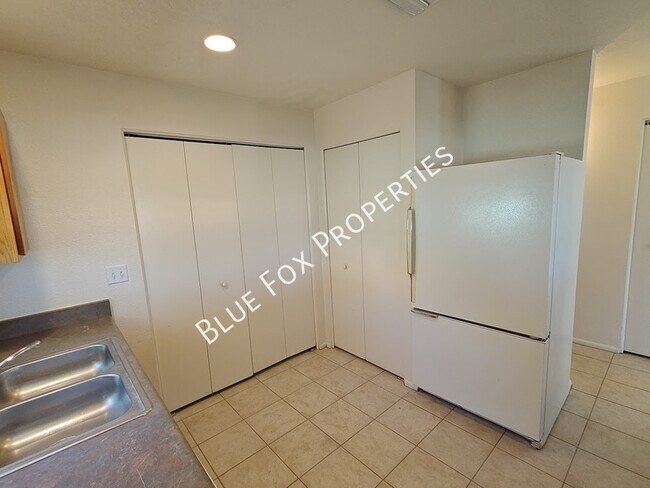 Building Photo - 3318 E Bellevue St