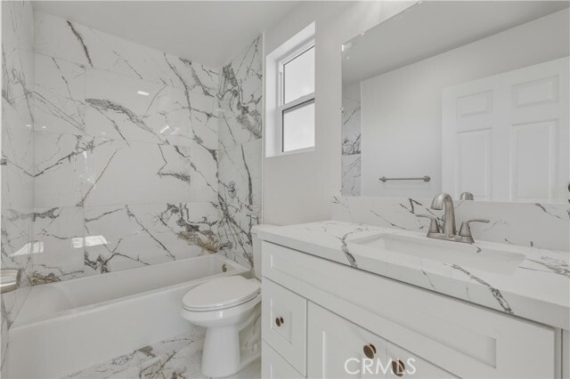 Building Photo - 1916 Cedar Ave