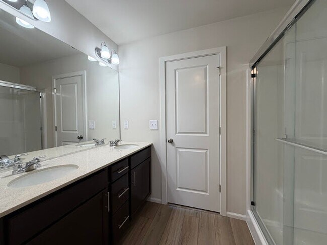 Building Photo - A Perfect Blend of New & Timeless – 4BR, 3...