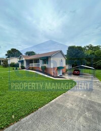 Building Photo - Unique three bedroom!
